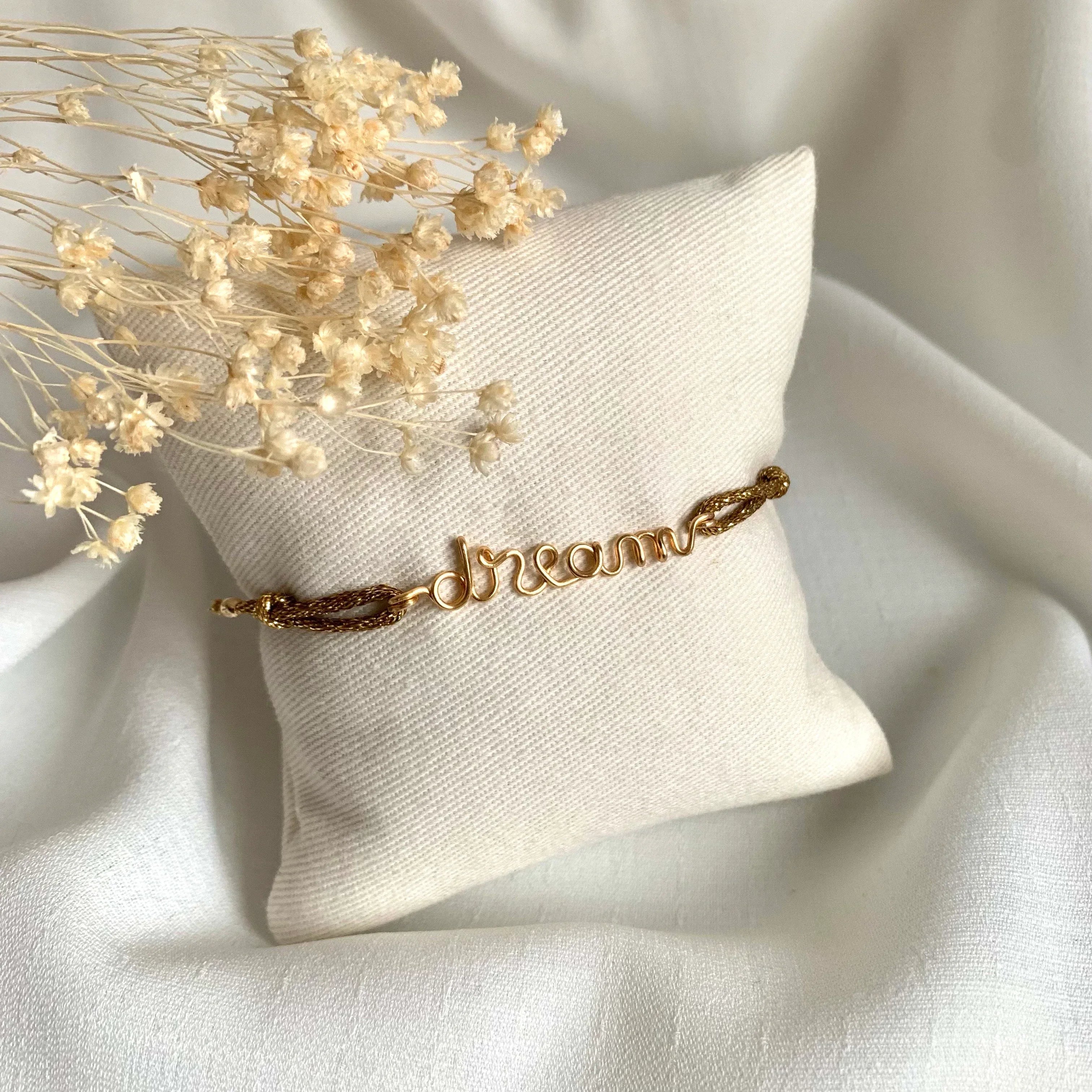 Bracelet LOVE lettering personnalisé avec cordon pailleté - Lynéör Bijoux