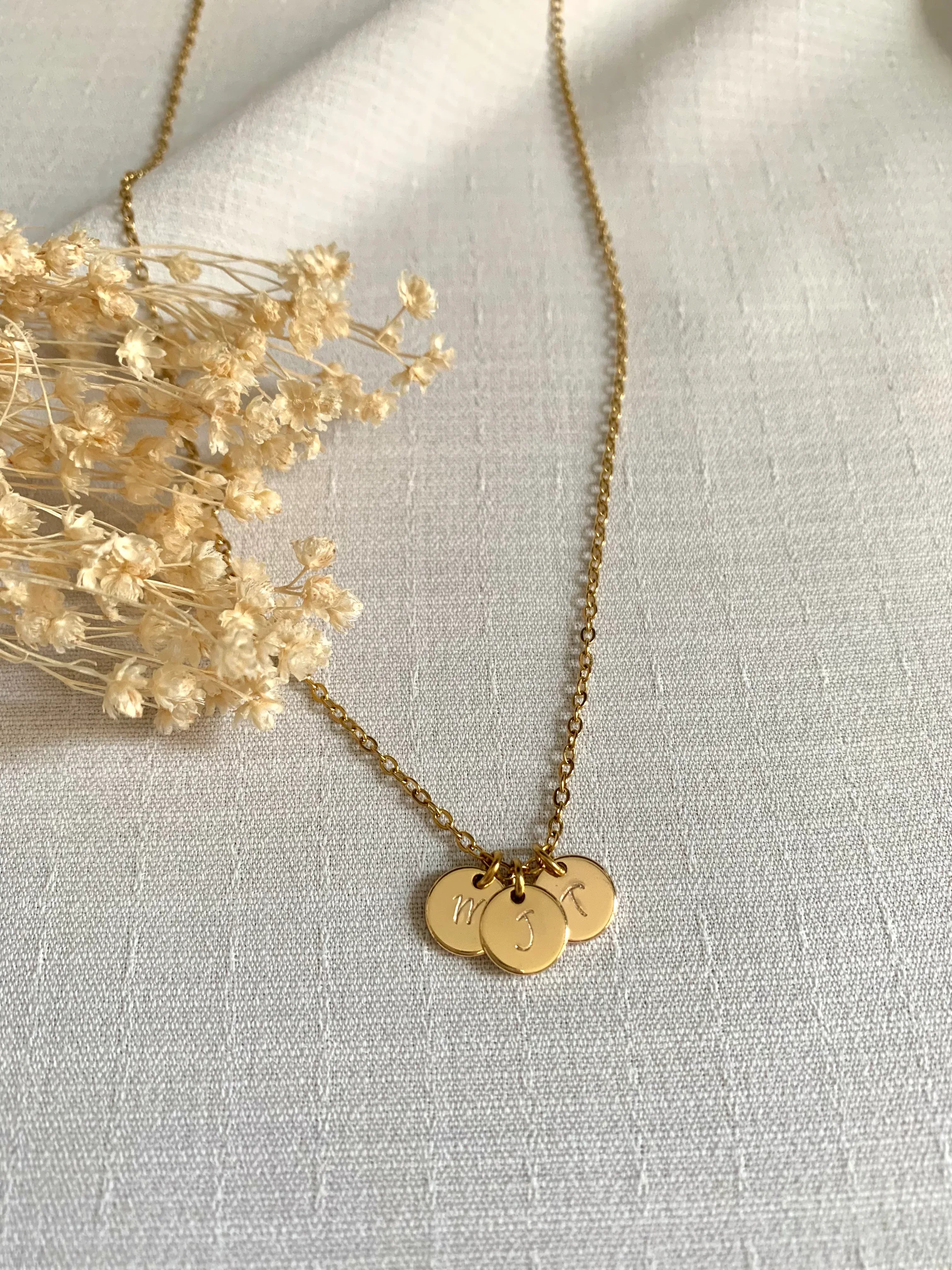 Collier LENA - Pendentif lettre gravé - Lynéör Bijoux