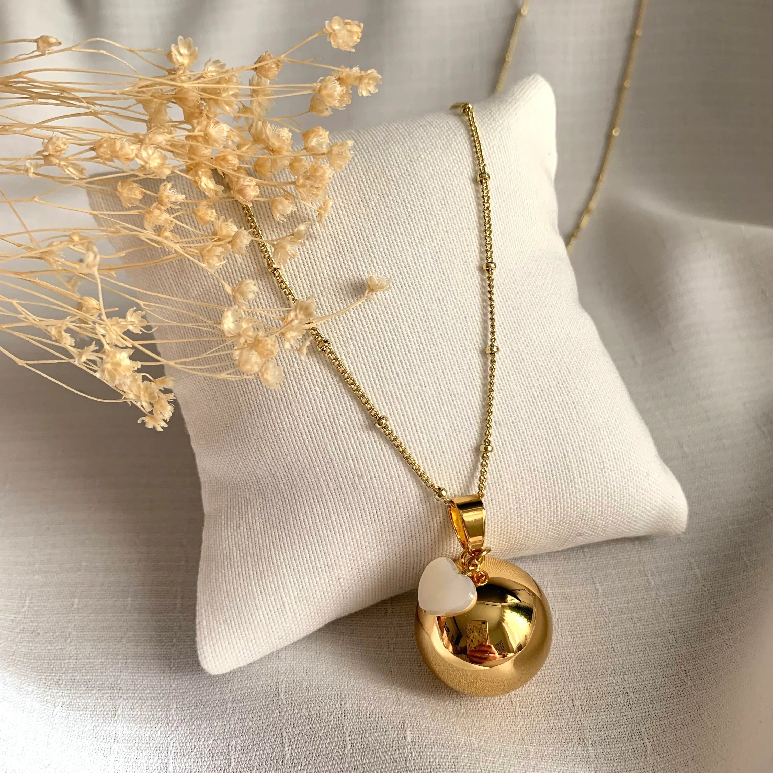Bola de grossesse doré coeur en nacre - Lynéör Bijoux