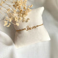 Bracelet en fil doré lettering personnalisé - Lynéör Bijoux