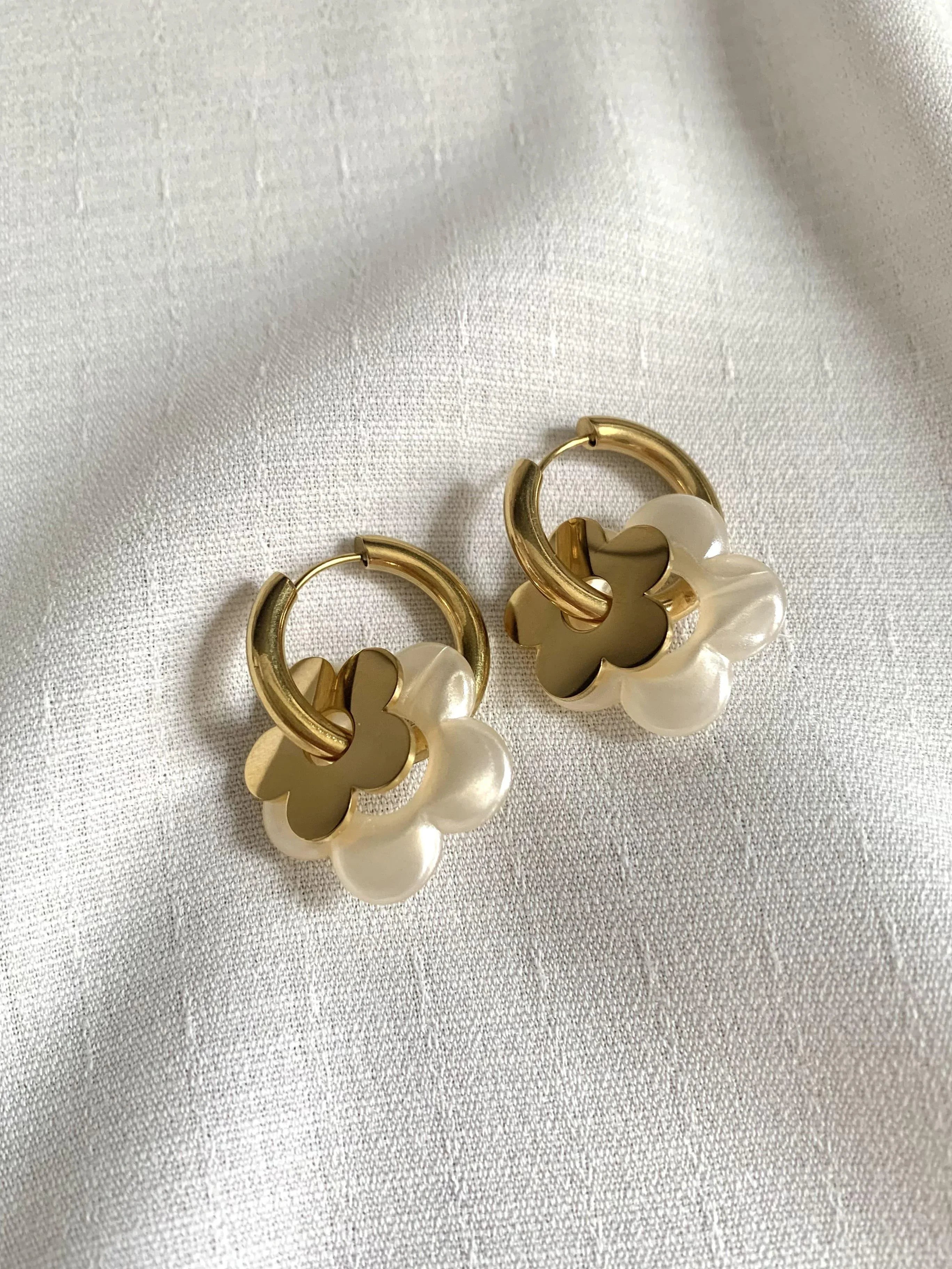 Boucles d'oreilles créoles fleurs MAYA - Lynéör Bijoux